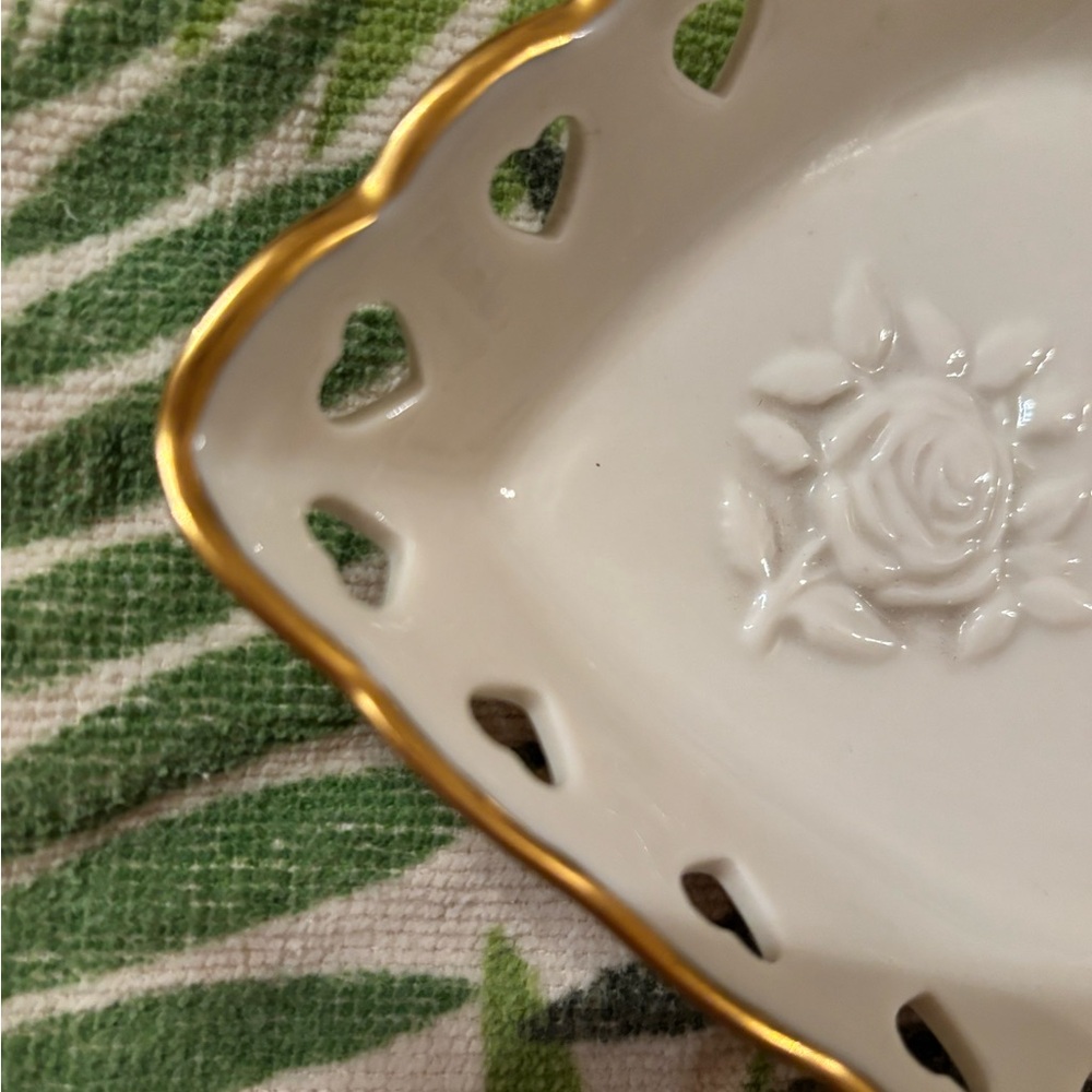 PART OF THE VINTAGE HEART SHAPED COLLECTION FROM LENOX. DISCONTINUED - Picture 7 of 8